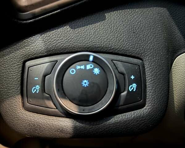 Белый Форд Си-Макс, объемом двигателя 2 л и пробегом 111 тыс. км за 15100 $, фото 18 на Automoto.ua