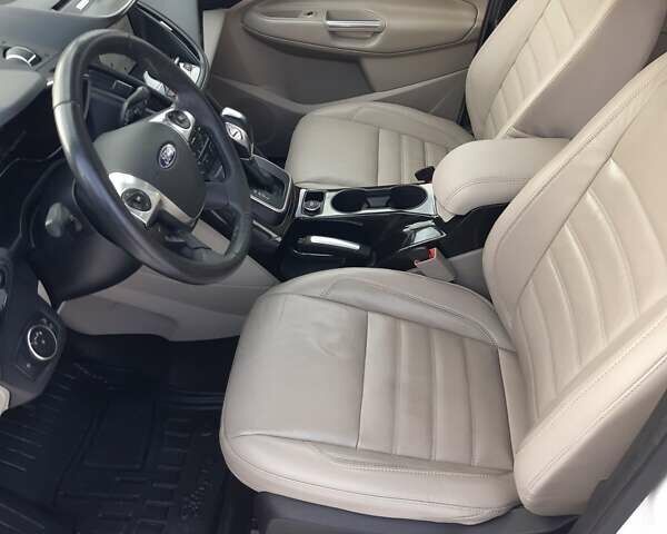 Белый Форд Си-Макс, объемом двигателя 2 л и пробегом 62 тыс. км за 16300 $, фото 7 на Automoto.ua