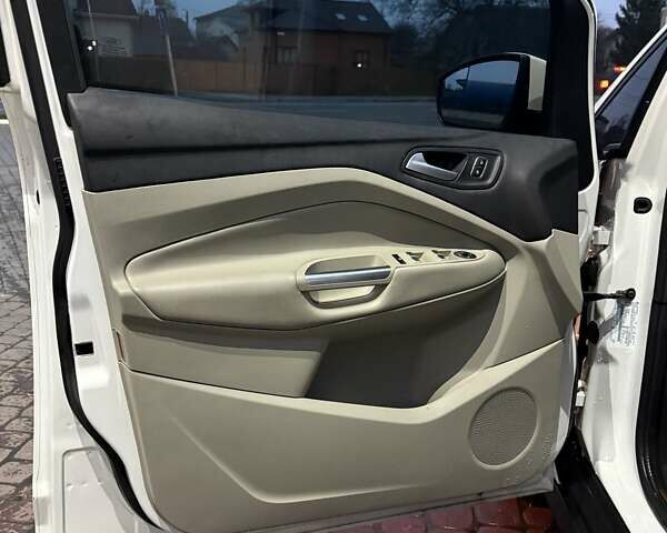 Белый Форд Си-Макс, объемом двигателя 2 л и пробегом 111 тыс. км за 15100 $, фото 5 на Automoto.ua