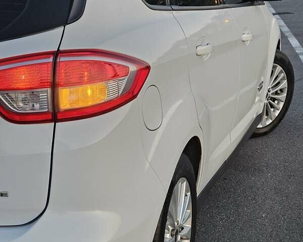 Белый Форд Си-Макс, объемом двигателя 2 л и пробегом 120 тыс. км за 13400 $, фото 9 на Automoto.ua