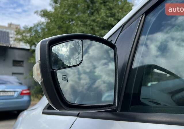 Білий Форд Сі-Макс, об'ємом двигуна 2 л та пробігом 246 тис. км за 10000 $, фото 5 на Automoto.ua