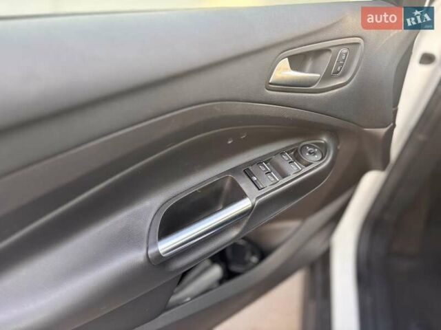 Белый Форд Си-Макс, объемом двигателя 2 л и пробегом 203 тыс. км за 10800 $, фото 14 на Automoto.ua