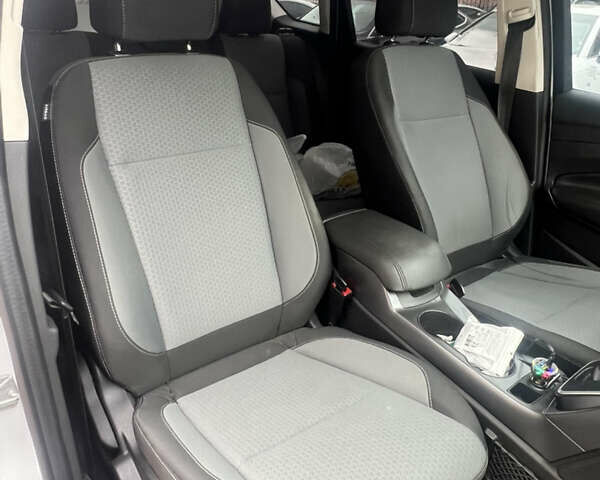 Белый Форд Си-Макс, объемом двигателя 2 л и пробегом 237 тыс. км за 13500 $, фото 17 на Automoto.ua