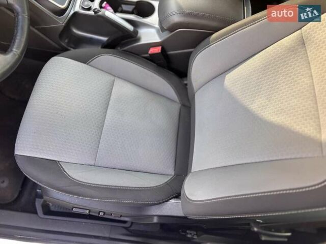 Белый Форд Си-Макс, объемом двигателя 2 л и пробегом 203 тыс. км за 10800 $, фото 17 на Automoto.ua
