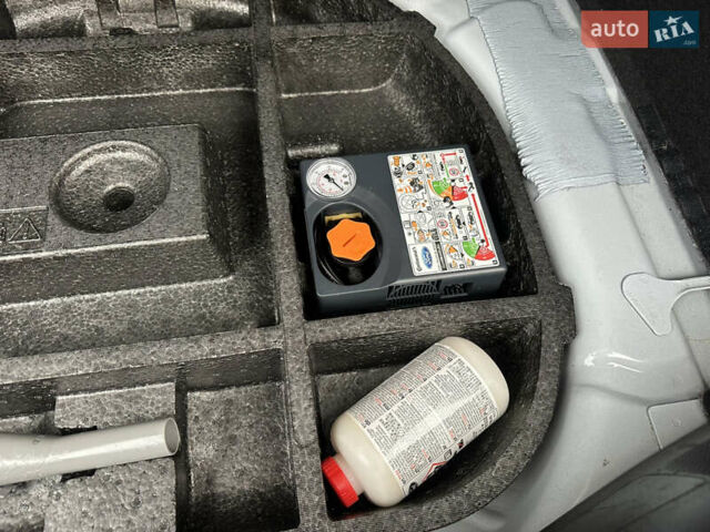 Белый Форд Си-Макс, объемом двигателя 1.5 л и пробегом 164 тыс. км за 12600 $, фото 34 на Automoto.ua