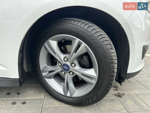 Белый Форд Си-Макс, объемом двигателя 1.5 л и пробегом 164 тыс. км за 12600 $, фото 47 на Automoto.ua