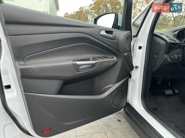 Белый Форд Си-Макс, объемом двигателя 1.5 л и пробегом 164 тыс. км за 12600 $, фото 21 на Automoto.ua