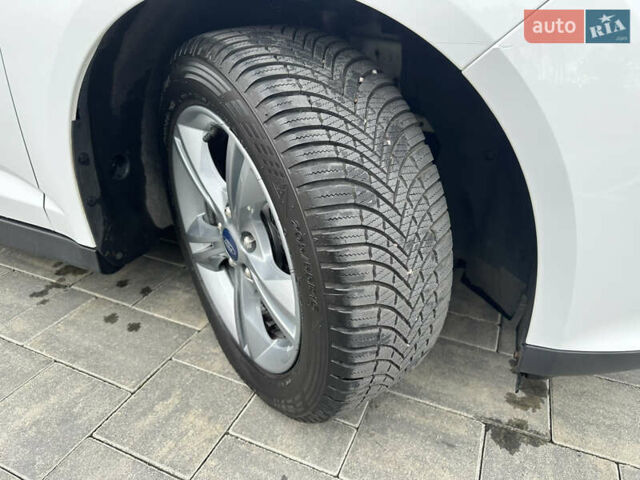 Белый Форд Си-Макс, объемом двигателя 1.5 л и пробегом 164 тыс. км за 12600 $, фото 49 на Automoto.ua