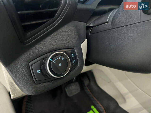 Форд Си-Макс 2018 в Одессе на Automoto.ua Белый Форд Си-Макс, объемом двигателя 2 л и пробегом 224 тыс. км за 14300 $, фото 16 на Automoto.ua