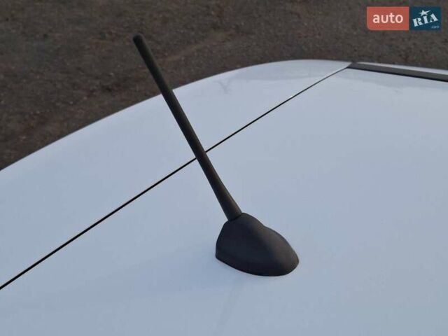 Белый Форд Си-Макс, объемом двигателя 1.5 л и пробегом 120 тыс. км за 12750 $, фото 13 на Automoto.ua