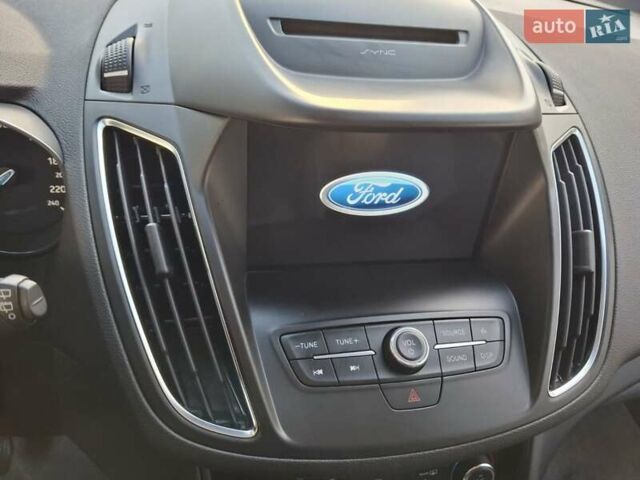 Белый Форд Си-Макс, объемом двигателя 1.5 л и пробегом 120 тыс. км за 12750 $, фото 59 на Automoto.ua