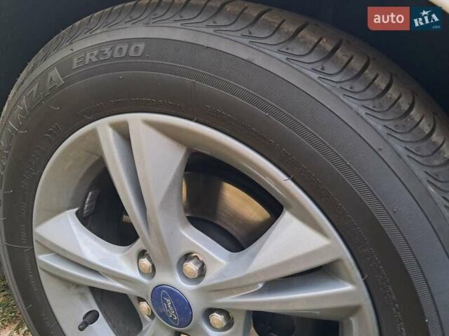 Белый Форд Си-Макс, объемом двигателя 1.5 л и пробегом 120 тыс. км за 12750 $, фото 20 на Automoto.ua