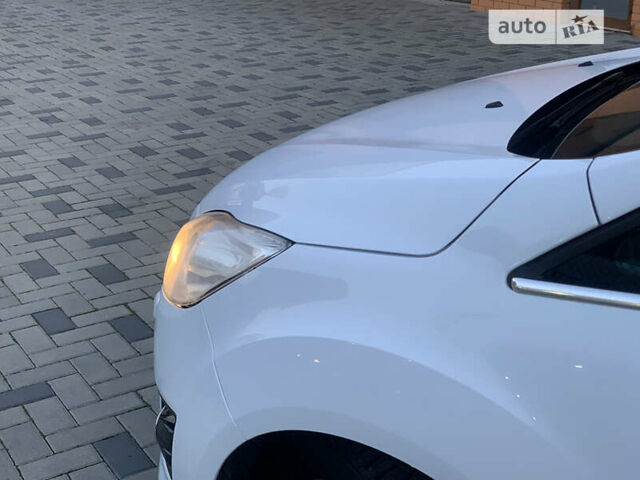 Белый Форд Си-Макс, объемом двигателя 1.6 л и пробегом 128 тыс. км за 8499 $, фото 4 на Automoto.ua