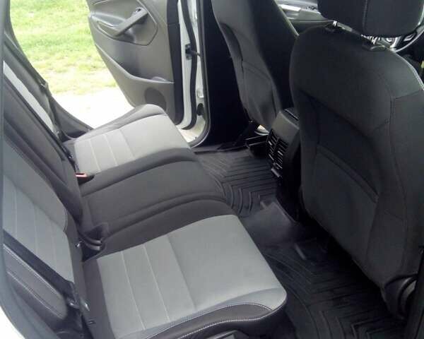 Белый Форд Си-Макс, объемом двигателя 2 л и пробегом 215 тыс. км за 11000 $, фото 10 на Automoto.ua