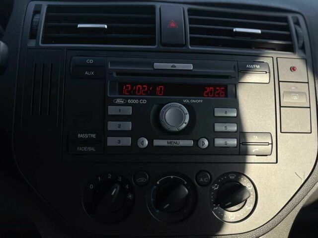 Белый Форд Си-Макс, объемом двигателя 1.6 л и пробегом 130 тыс. км за 6000 $, фото 16 на Automoto.ua