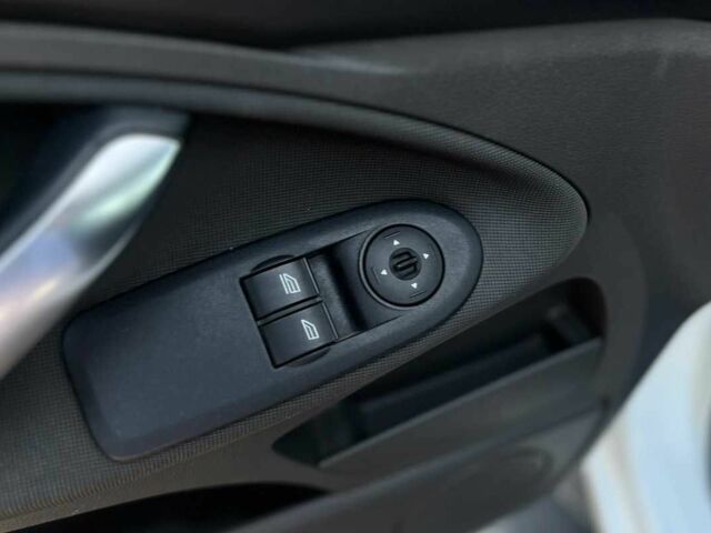 Белый Форд Си-Макс, объемом двигателя 1.6 л и пробегом 130 тыс. км за 6000 $, фото 14 на Automoto.ua