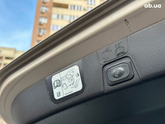 Бежевый Форд Си-Макс, объемом двигателя 2 л и пробегом 228 тыс. км за 15490 $, фото 18 на Automoto.ua