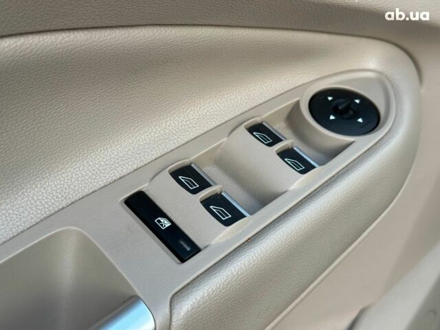 Бежевый Форд Си-Макс, объемом двигателя 2 л и пробегом 228 тыс. км за 15490 $, фото 11 на Automoto.ua