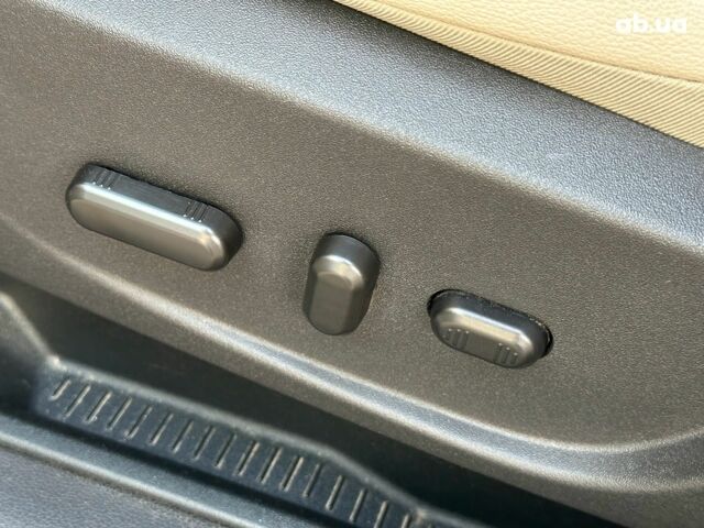 Бежевый Форд Си-Макс, объемом двигателя 2 л и пробегом 228 тыс. км за 15490 $, фото 12 на Automoto.ua