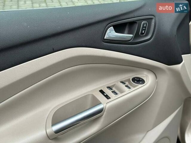Бежевий Форд Сі-Макс, об'ємом двигуна 2 л та пробігом 167 тис. км за 14250 $, фото 81 на Automoto.ua