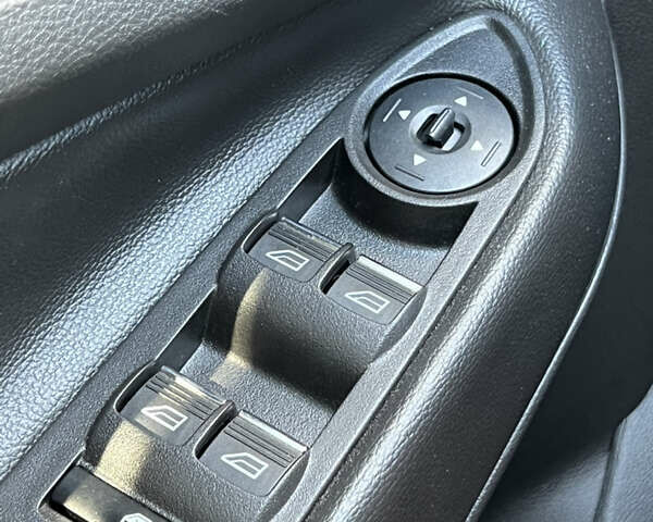 Бежевий Форд Сі-Макс, об'ємом двигуна 2 л та пробігом 105 тис. км за 14399 $, фото 50 на Automoto.ua