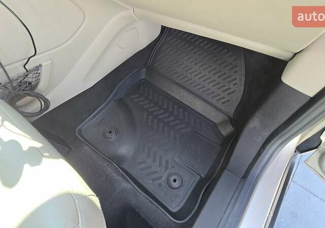 Бежевий Форд Сі-Макс, об'ємом двигуна 2 л та пробігом 228 тис. км за 14900 $, фото 10 на Automoto.ua