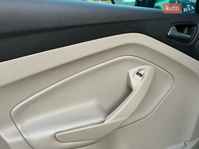 Бежевый Форд Си-Макс, объемом двигателя 2 л и пробегом 228 тыс. км за 15490 $, фото 16 на Automoto.ua