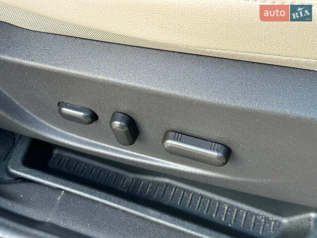 Бежевый Форд Си-Макс, объемом двигателя 2 л и пробегом 228 тыс. км за 15490 $, фото 27 на Automoto.ua