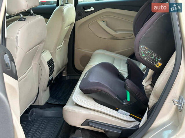 Бежевый Форд Си-Макс, объемом двигателя 2 л и пробегом 228 тыс. км за 15490 $, фото 15 на Automoto.ua