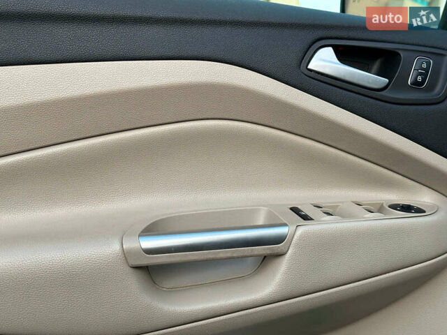Бежевый Форд Си-Макс, объемом двигателя 2 л и пробегом 228 тыс. км за 15490 $, фото 10 на Automoto.ua