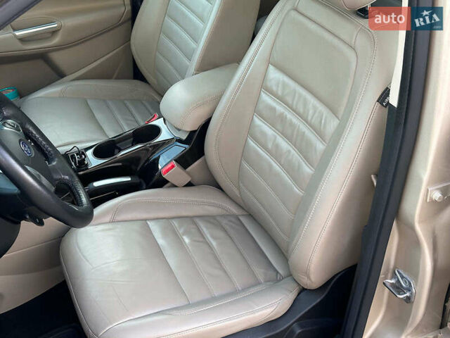 Бежевый Форд Си-Макс, объемом двигателя 2 л и пробегом 228 тыс. км за 15490 $, фото 14 на Automoto.ua