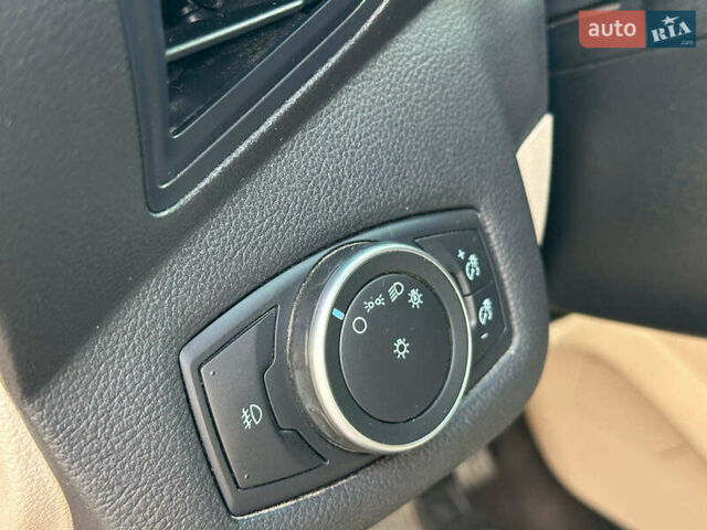 Бежевый Форд Си-Макс, объемом двигателя 2 л и пробегом 228 тыс. км за 15490 $, фото 13 на Automoto.ua