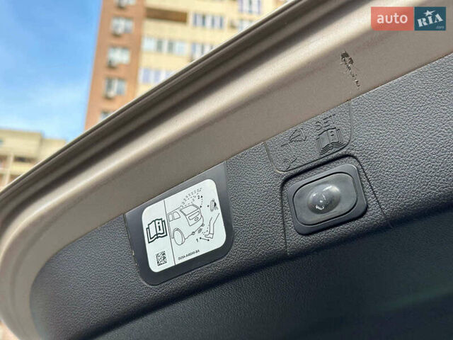 Бежевый Форд Си-Макс, объемом двигателя 2 л и пробегом 228 тыс. км за 15490 $, фото 18 на Automoto.ua