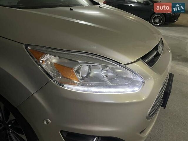 Бежевий Форд Сі-Макс, об'ємом двигуна 2 л та пробігом 228 тис. км за 14900 $, фото 4 на Automoto.ua