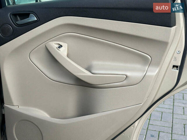 Бежевый Форд Си-Макс, объемом двигателя 2 л и пробегом 228 тыс. км за 15490 $, фото 20 на Automoto.ua