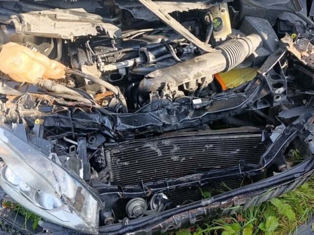 Чорний Форд Сі-Макс, об'ємом двигуна 1.6 л та пробігом 260 тис. км за 1500 $, фото 3 на Automoto.ua