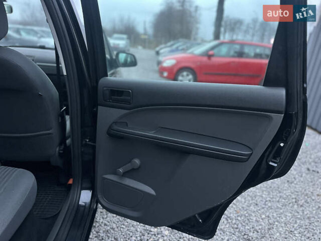 Черный Форд Си-Макс, объемом двигателя 1.6 л и пробегом 208 тыс. км за 5200 $, фото 31 на Automoto.ua