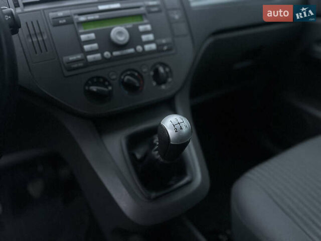 Черный Форд Си-Макс, объемом двигателя 1.6 л и пробегом 208 тыс. км за 5200 $, фото 25 на Automoto.ua