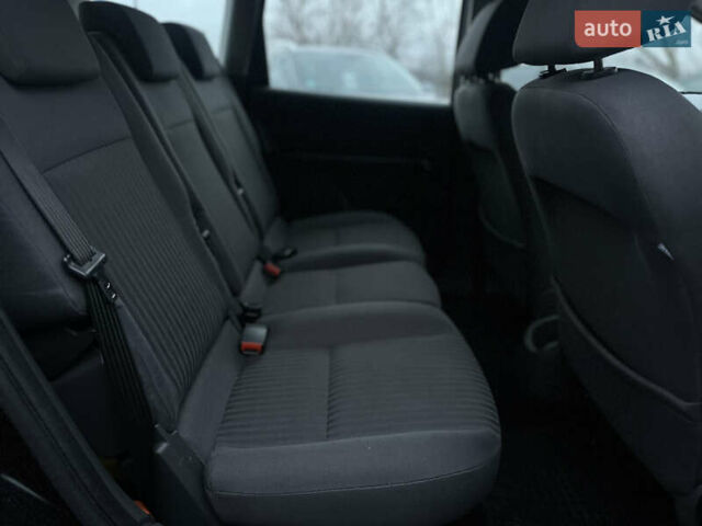 Черный Форд Си-Макс, объемом двигателя 1.6 л и пробегом 208 тыс. км за 5200 $, фото 33 на Automoto.ua