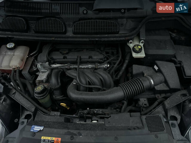 Черный Форд Си-Макс, объемом двигателя 1.6 л и пробегом 208 тыс. км за 5200 $, фото 46 на Automoto.ua