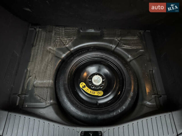 Черный Форд Си-Макс, объемом двигателя 1.6 л и пробегом 258 тыс. км за 5300 $, фото 20 на Automoto.ua