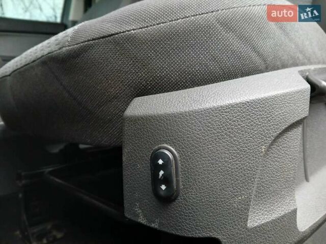 Черный Форд Си-Макс, объемом двигателя 1.8 л и пробегом 224 тыс. км за 3999 $, фото 22 на Automoto.ua