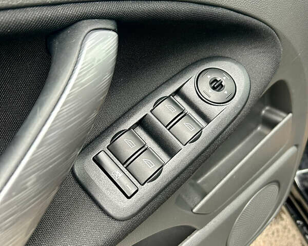 Черный Форд Си-Макс, объемом двигателя 1.8 л и пробегом 253 тыс. км за 5150 $, фото 26 на Automoto.ua