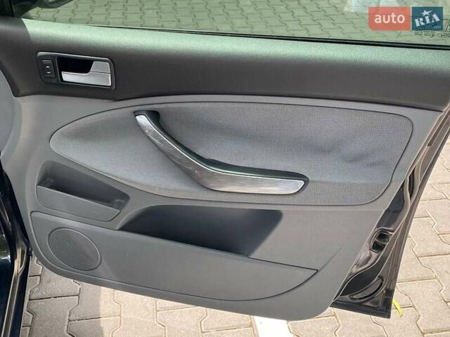 Черный Форд Си-Макс, объемом двигателя 1.6 л и пробегом 302 тыс. км за 4550 $, фото 36 на Automoto.ua