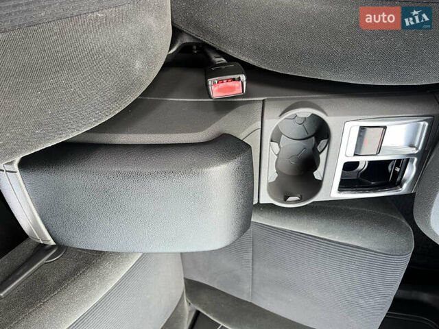 Форд Сі-Макс 2007 у Хороле на Automoto.ua Чорний Форд Сі-Макс, об'ємом двигуна 1.8 л та пробігом 183 тис. км за 5700 $, фото 28 на Automoto.ua