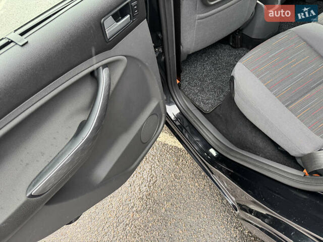 Черный Форд Си-Макс, объемом двигателя 1.8 л и пробегом 186 тыс. км за 6200 $, фото 23 на Automoto.ua