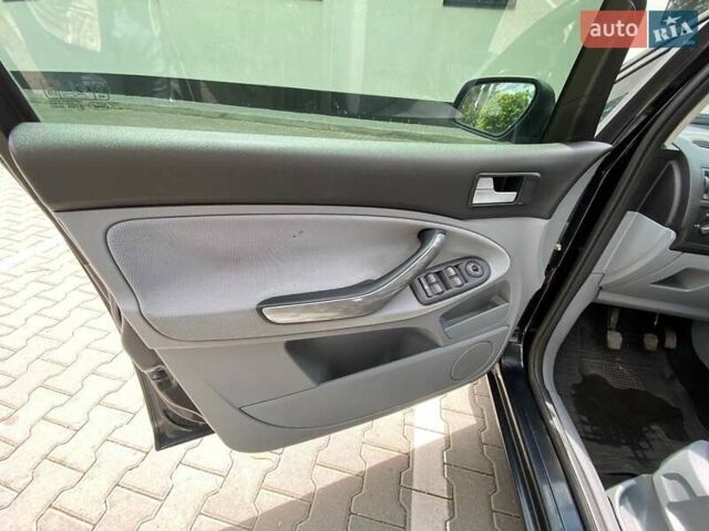 Черный Форд Си-Макс, объемом двигателя 1.6 л и пробегом 302 тыс. км за 4550 $, фото 1 на Automoto.ua