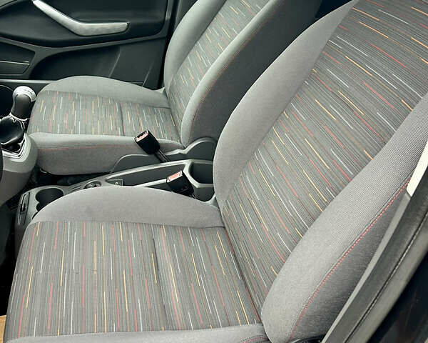 Черный Форд Си-Макс, объемом двигателя 1.8 л и пробегом 253 тыс. км за 5150 $, фото 28 на Automoto.ua