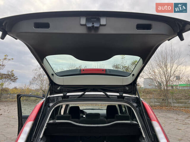 Форд Сі-Макс 2007 у Хороле на Automoto.ua Чорний Форд Сі-Макс, об'ємом двигуна 1.8 л та пробігом 183 тис. км за 5700 $, фото 35 на Automoto.ua