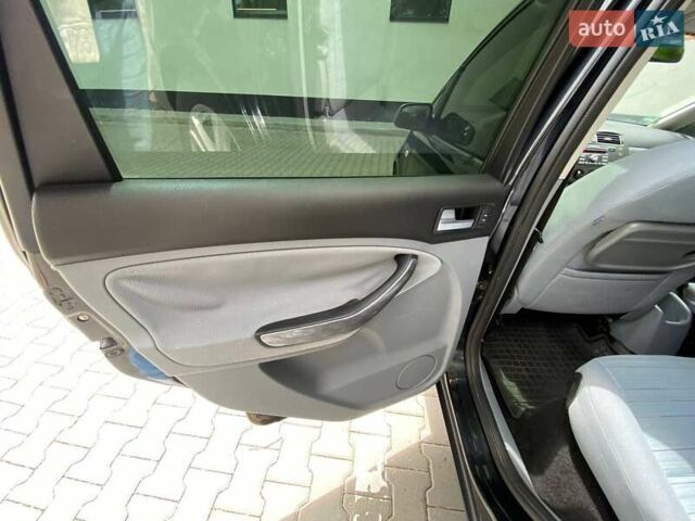 Черный Форд Си-Макс, объемом двигателя 1.6 л и пробегом 302 тыс. км за 4550 $, фото 43 на Automoto.ua